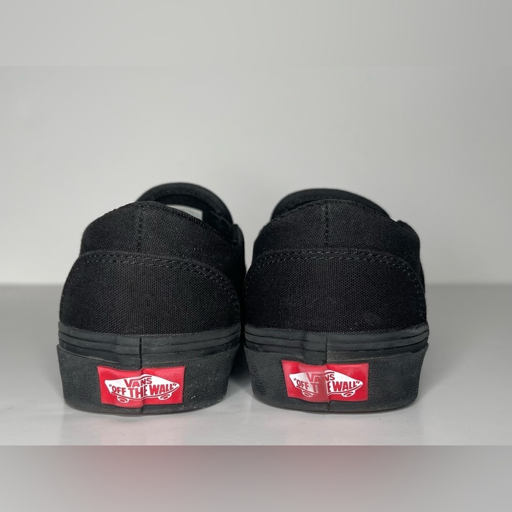Vans Classic Slip-On Sneakers in Black - Picture 6 of 6